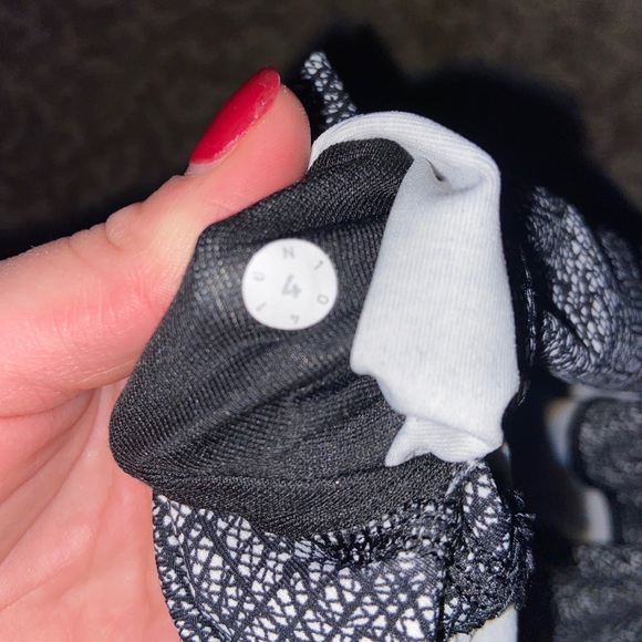 Lululemon Wunder Under Luxtreme Cropped - Picture 4 of 4